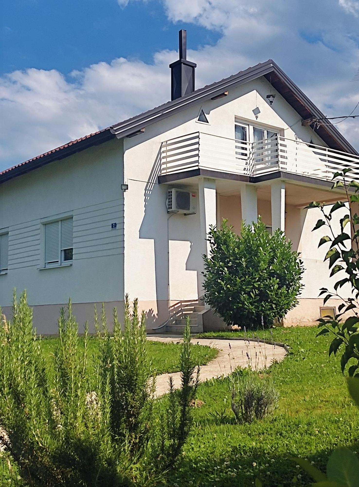 Pin Villa Laktasi